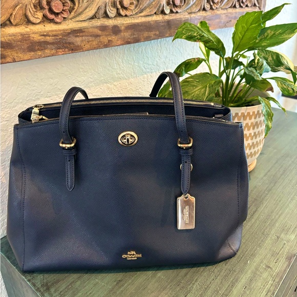 Coach Handbags - COACH purse